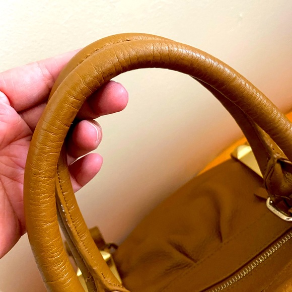 Vince Camuto - Picture 2 of 4